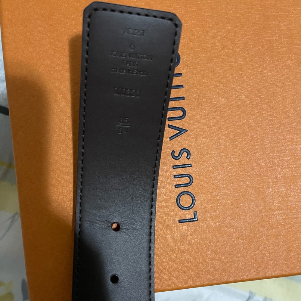No Buckle Louis Vuitton belt